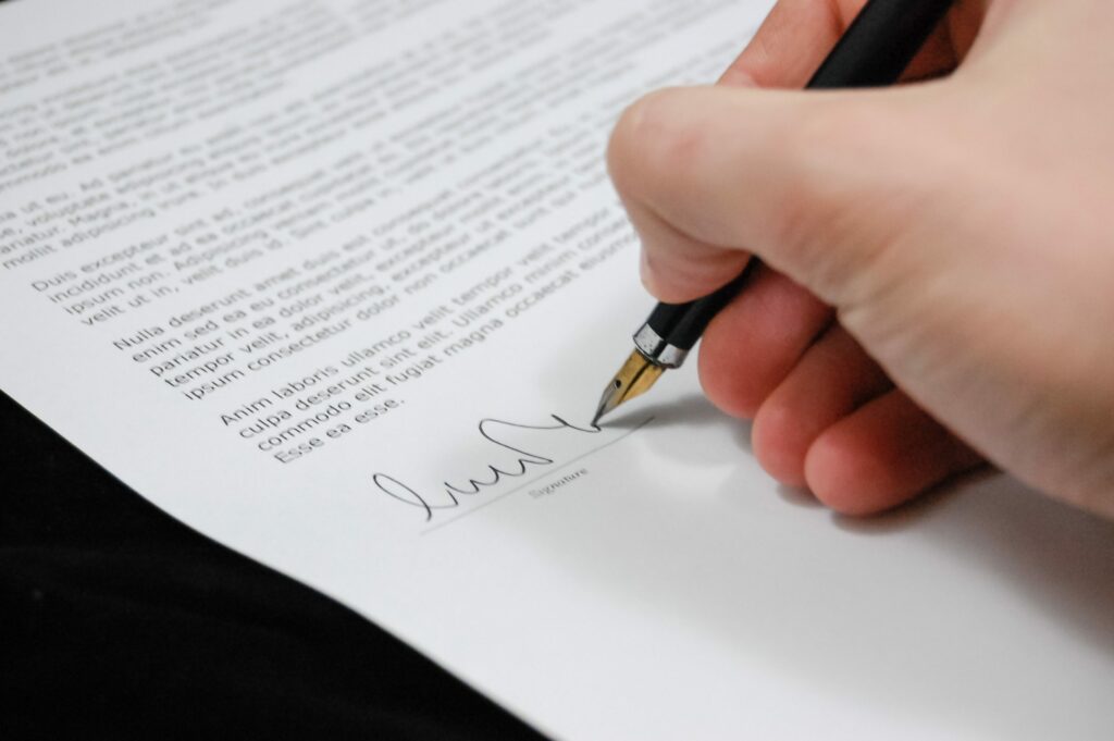 Signature d'un contrat - Loi macron ASB Conseil
