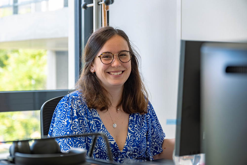 Photo collaboratrice à son bureau - ASB CONSEIL - Cabinet d'expertise comptable sur Toulouse à Balma