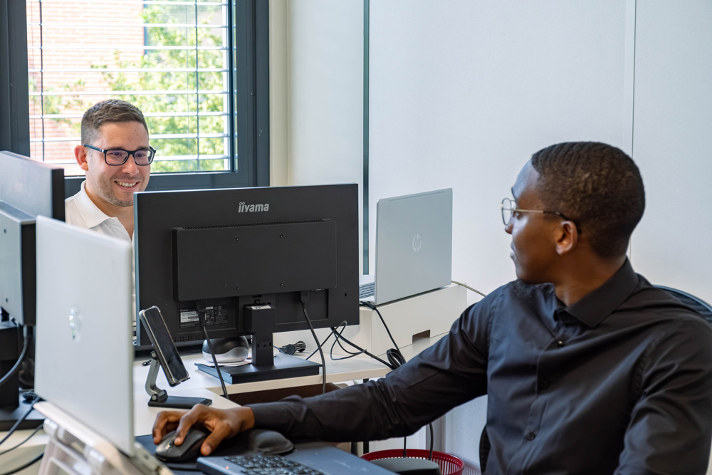 Photo collaborateurs à leur bureau - ASB CONSEIL - Cabinet d'expertise comptable sur Toulouse à Balma
