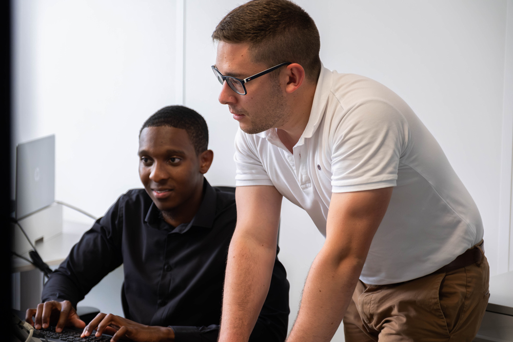 Photo collaborateurs à leur bureau - ASB CONSEIL - Cabinet d'expertise comptable sur Toulouse à Balma